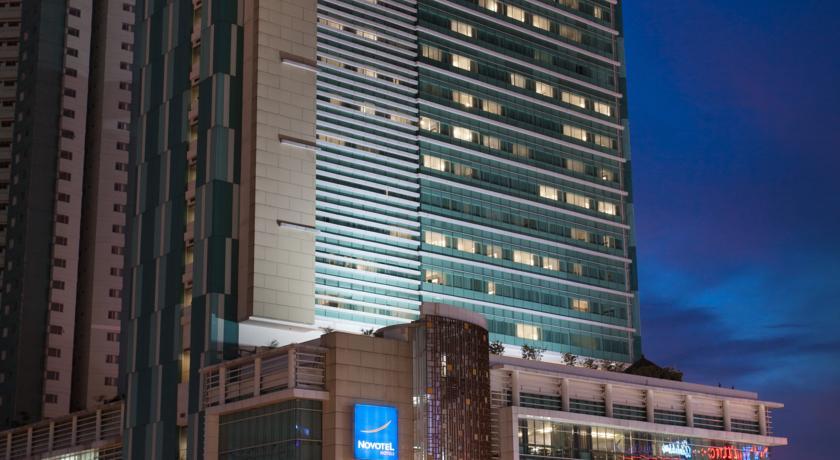 Novotel Jakarta Gajah Mada Exterior foto