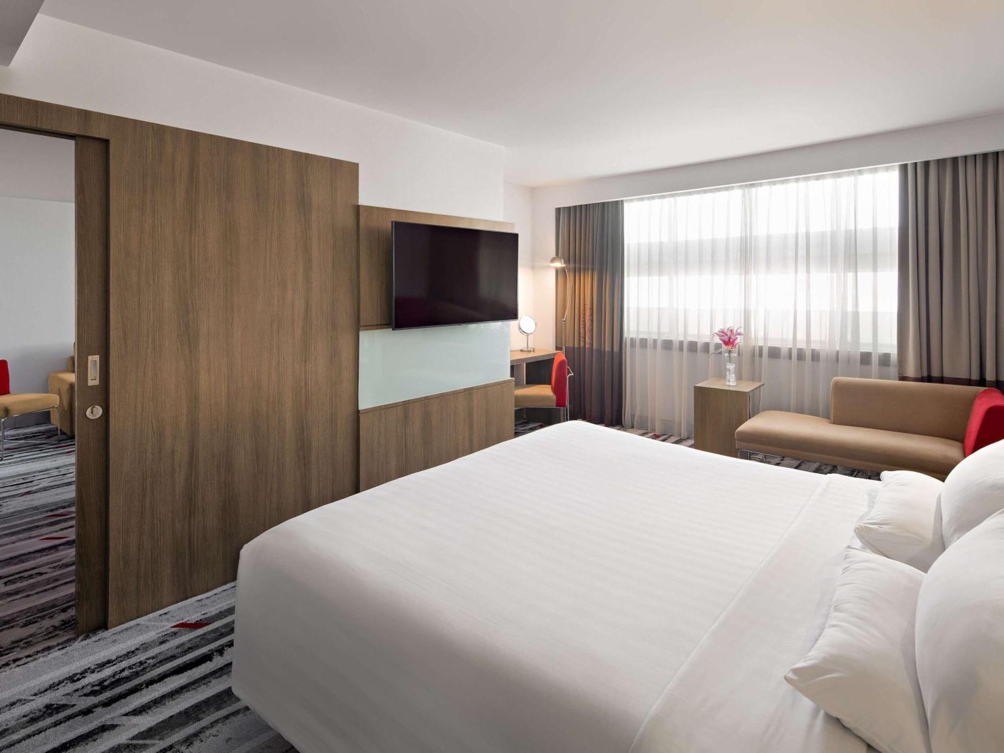 Novotel Jakarta Gajah Mada Exterior foto