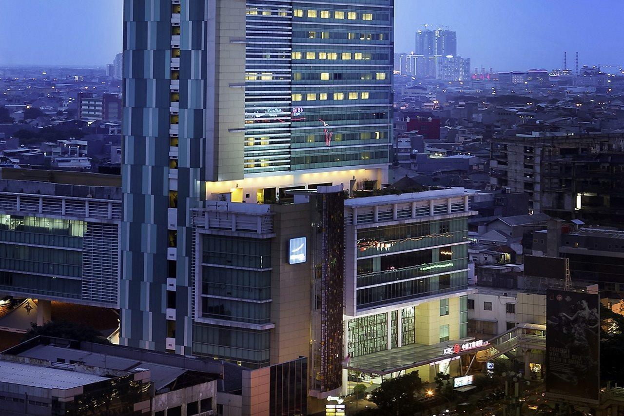 Novotel Jakarta Gajah Mada Exterior foto