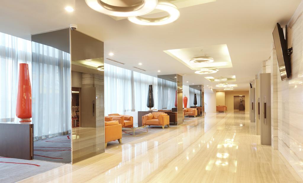 Novotel Jakarta Gajah Mada Exterior foto