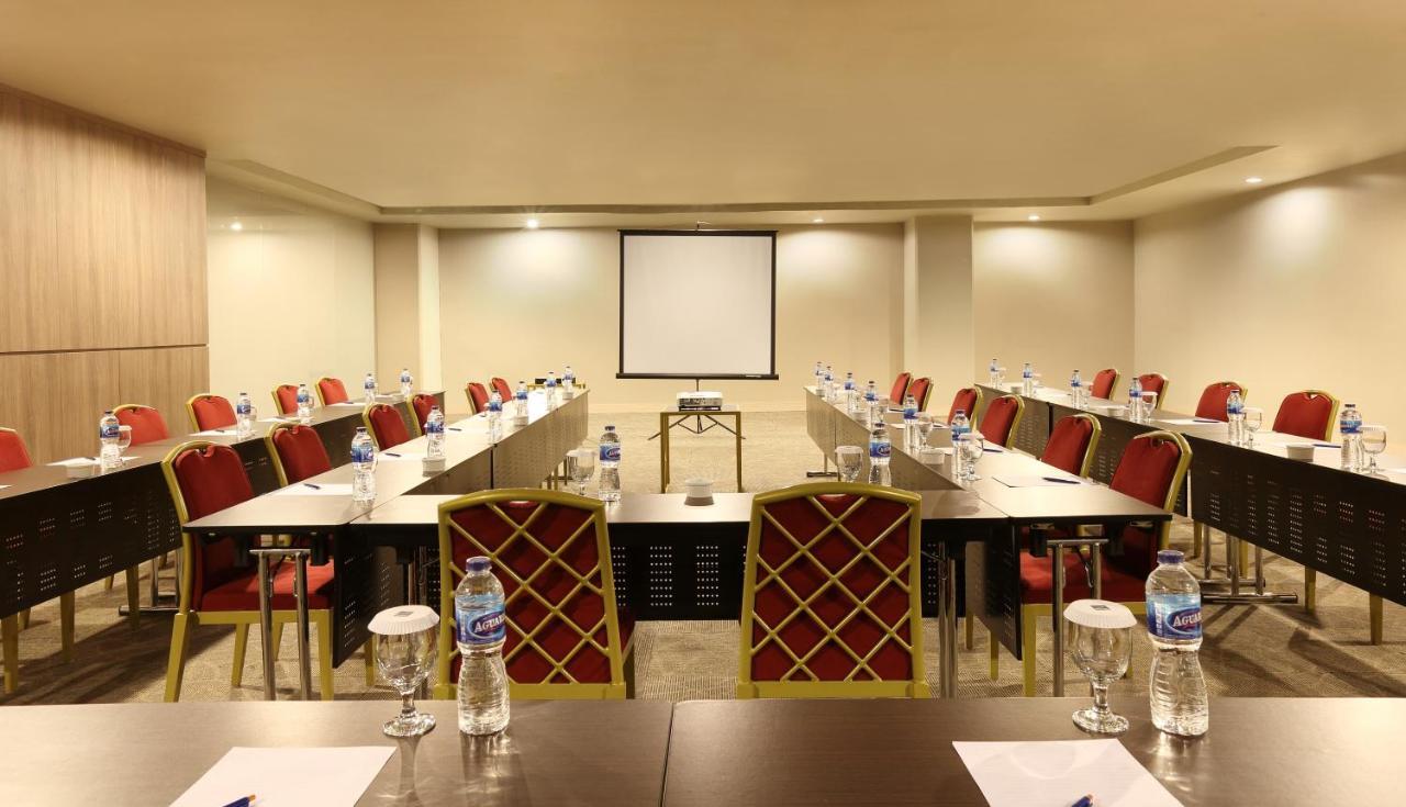 Novotel Jakarta Gajah Mada Exterior foto