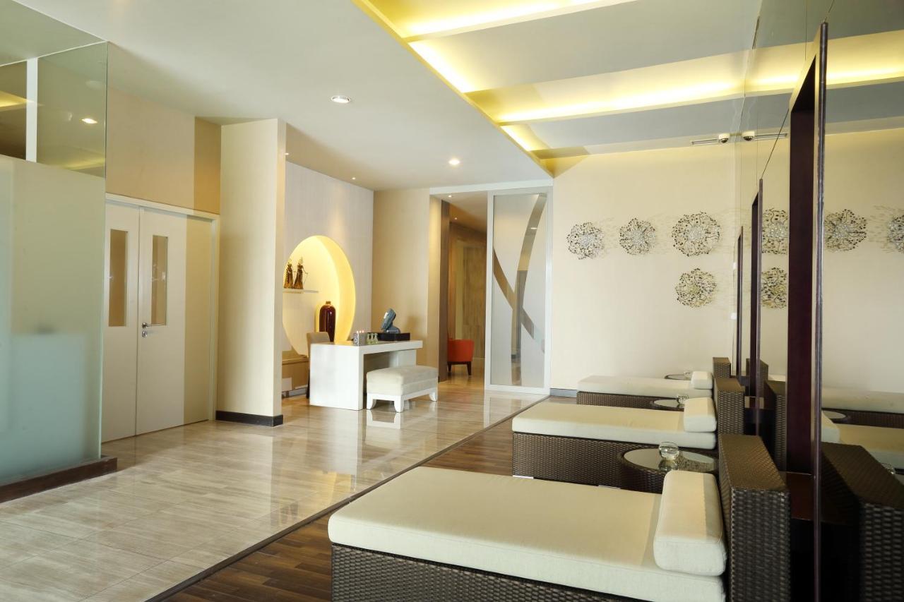 Novotel Jakarta Gajah Mada Exterior foto